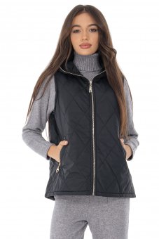 Quilted gilet Aimelia JR585 in Black with a hood.