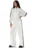 Compleu casual trening din crem cu dungi negre contrastante Roh TR589